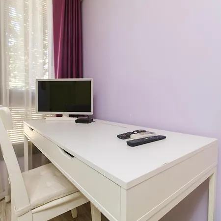 Riverside 2-bedroom Daire