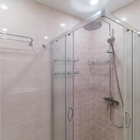 Riverside 2-bedroom Daire