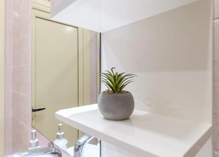 Riverside 2-bedroom アパート